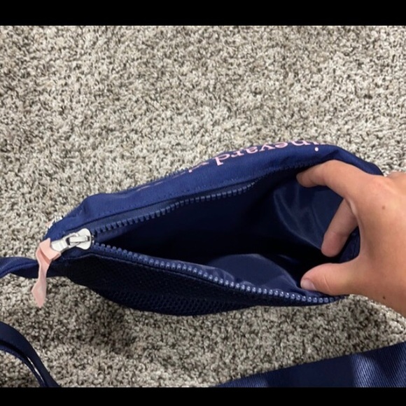 Vineyard Vines Whale Fanny Pack Blue and Pink. - Picture 4 of 4